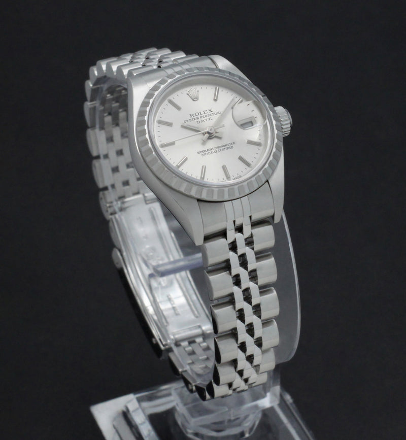 Rolex Oyster Perpetual Lady Date 69190 - 2003 - Rolex horloge - Rolex kopen - Rolex dames horloge - Trophies Watches