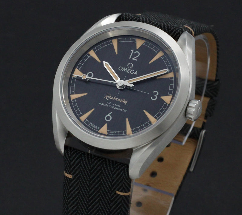 Omega Seamaster Railmaster 220.12.40.20.01.001 - 2023 - Omega horloge - Omega kopen - Omega heren horloge - Trophies Watches