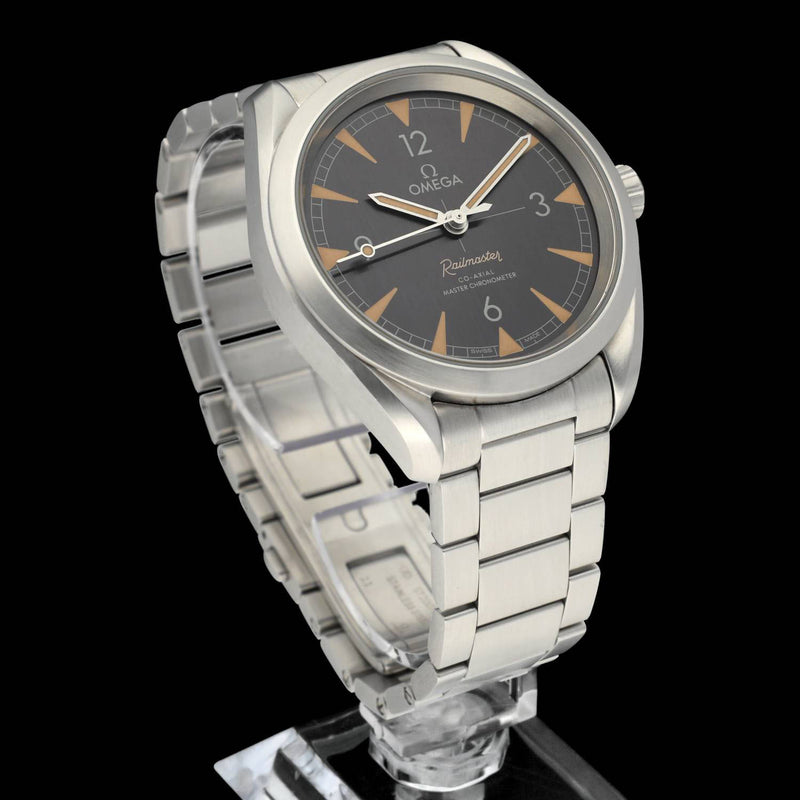 Omega Seamaster Railmaster 220.10.40.20.01.001 - 2018 - Omega horloge - Omega kopen - Omega heren horloge - Trophies Watches